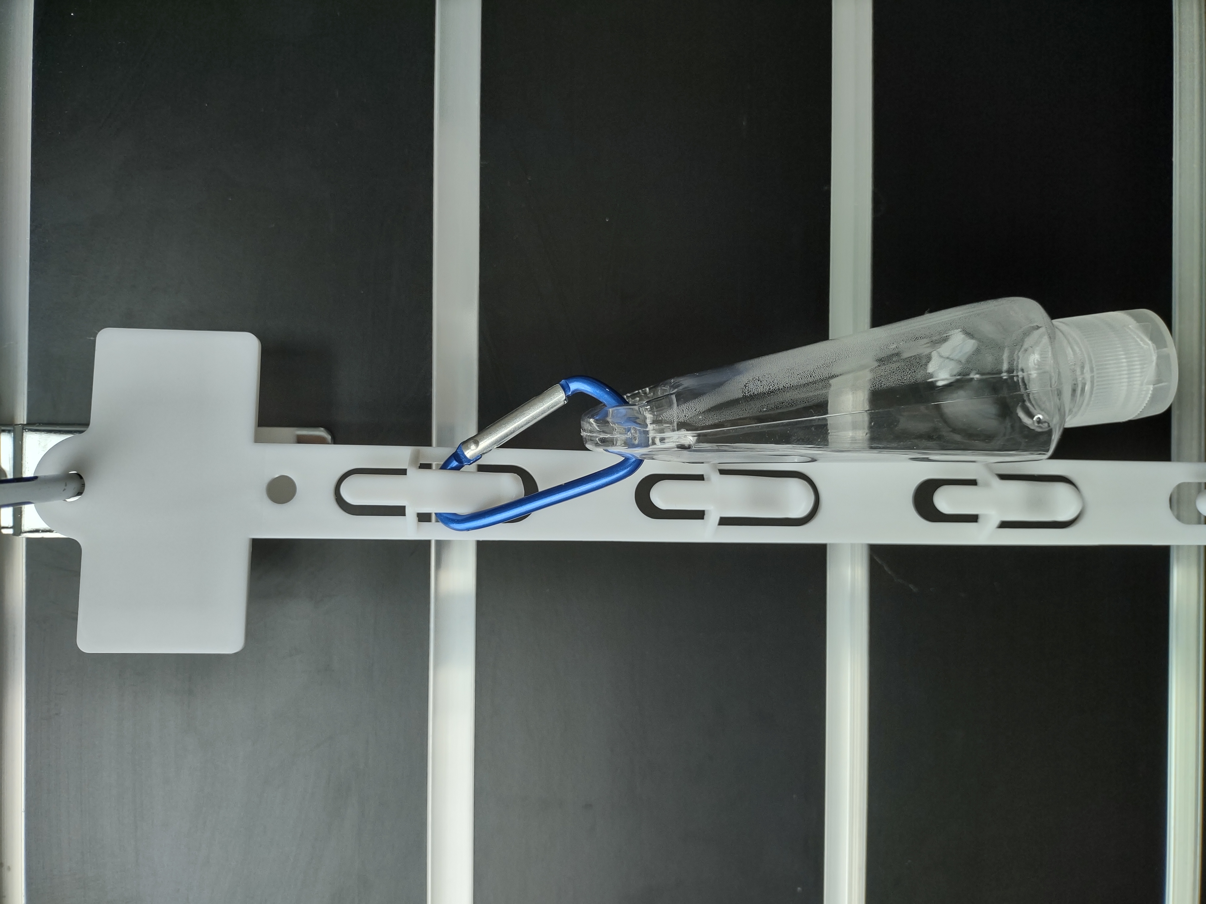 Clipstrip - 740mm lengte - 8 Knijpers met kopkaart 60 x 30mm Clipstrip - 740mm lengte - 8 Knijpers met kopkaart 60 x 30mm