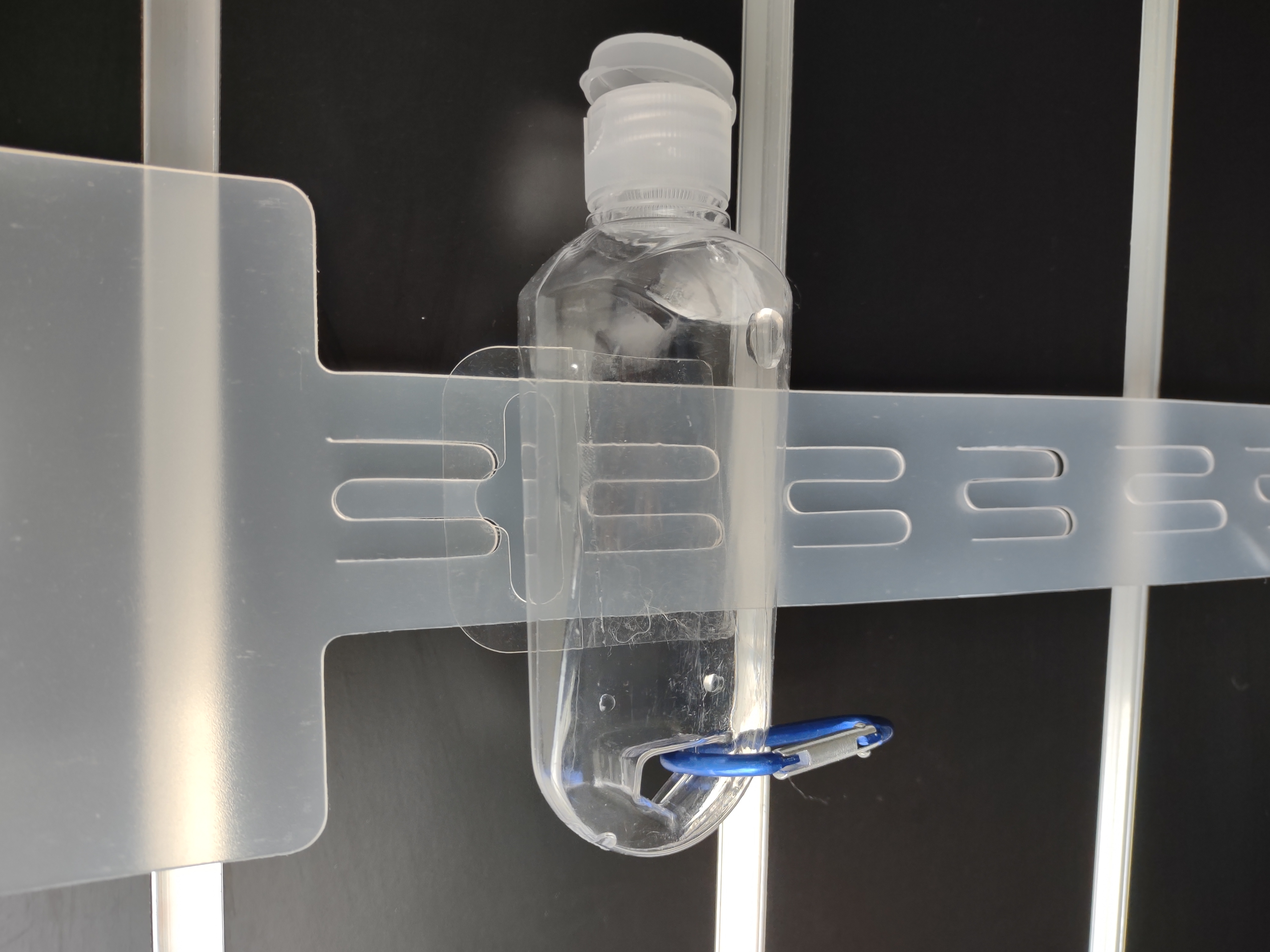 Clipstrip - 630mm lengte - 12 Clips met kopkaart 100 x 085mm  Clipstrip - 630mm lengte - 12 Clips met kopkaart 100 x 085mm